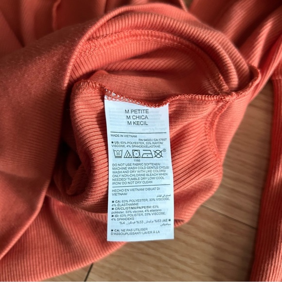 NWT Old Navy Ultralite Go Dry Crop Twist Front Shrug Top Medium Petite - Picture 4 of 8